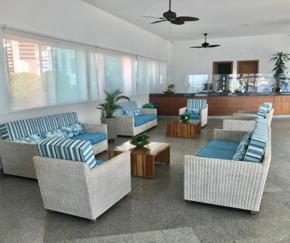 Sala de recibo para huéspedes en el Edificio Palmetto Cartagena